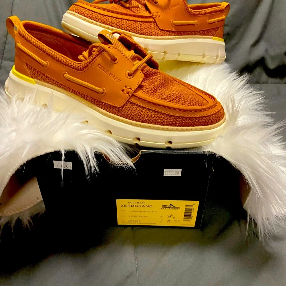 COLE HAAN - Picture 1 of 7